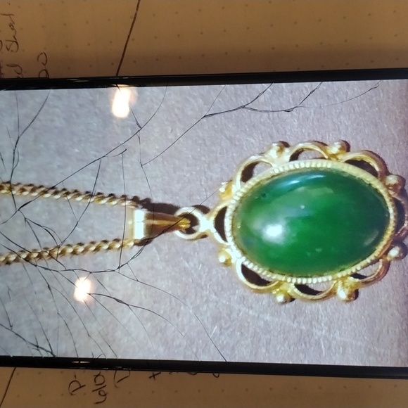Vintage Jade pendant with 18in 12ktgf chain & one extra jade gold filled pendant - Picture 4 of 6